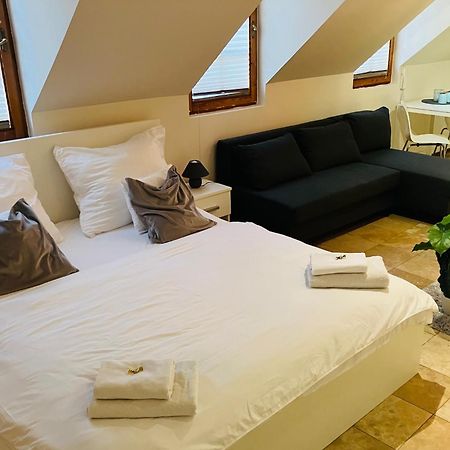 Downtown Apartments Deluxe 杰尔 外观 照片