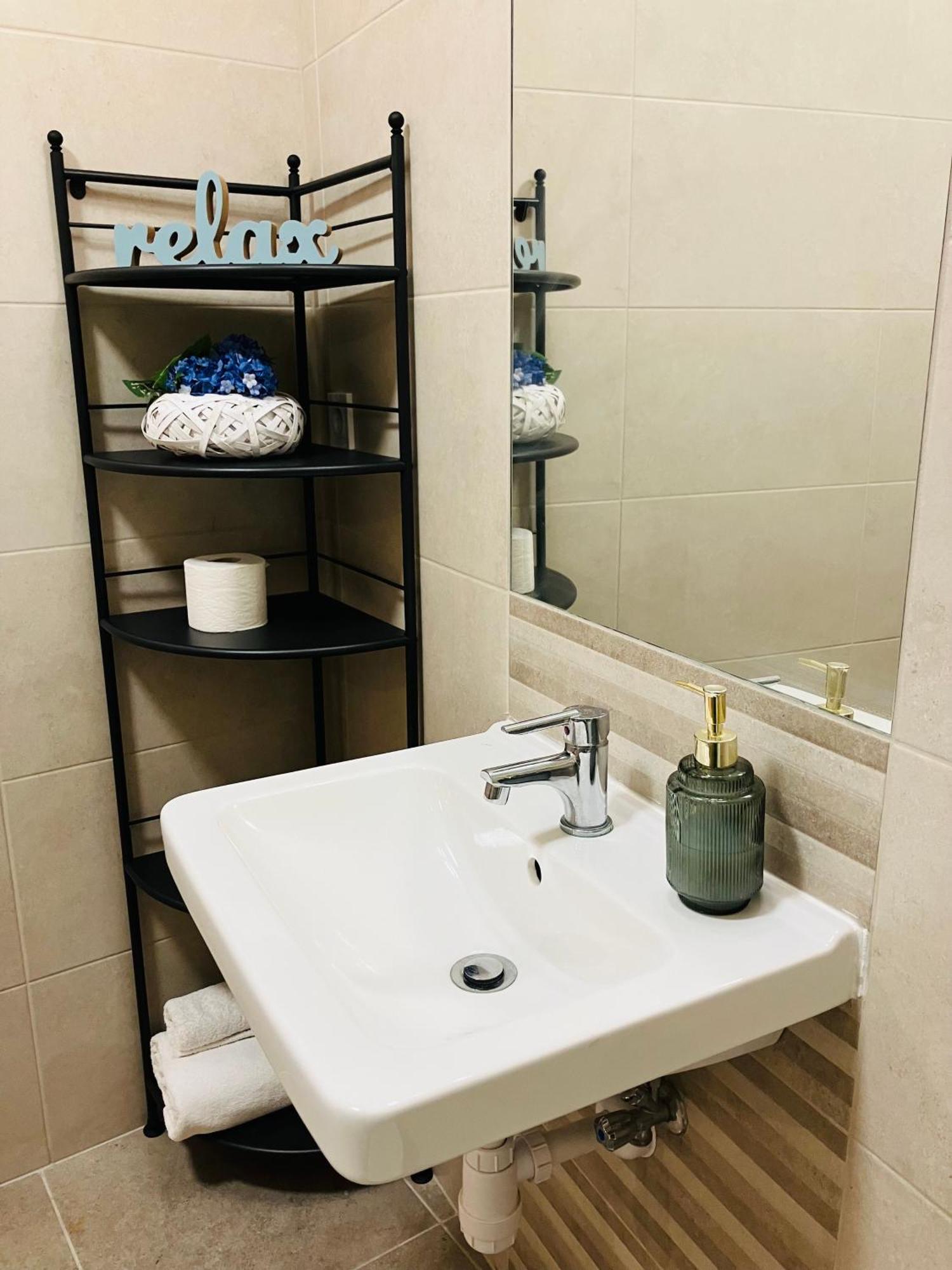Downtown Apartments Deluxe 杰尔 外观 照片