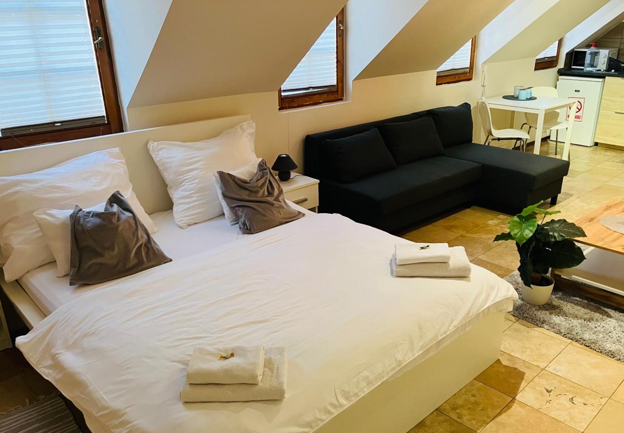 Downtown Apartments Deluxe 杰尔 外观 照片